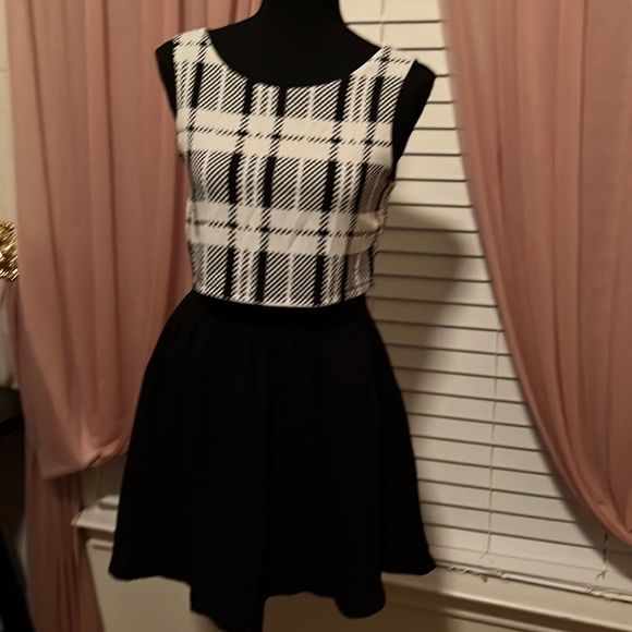 Black and white dress - Picture 4 of 7